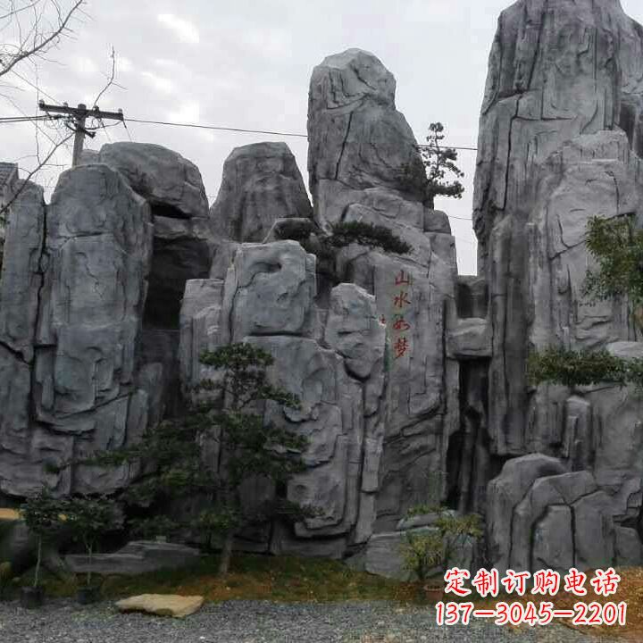 河源GRC塑石假山雕塑--营造一片芳草如茵的大自然风景