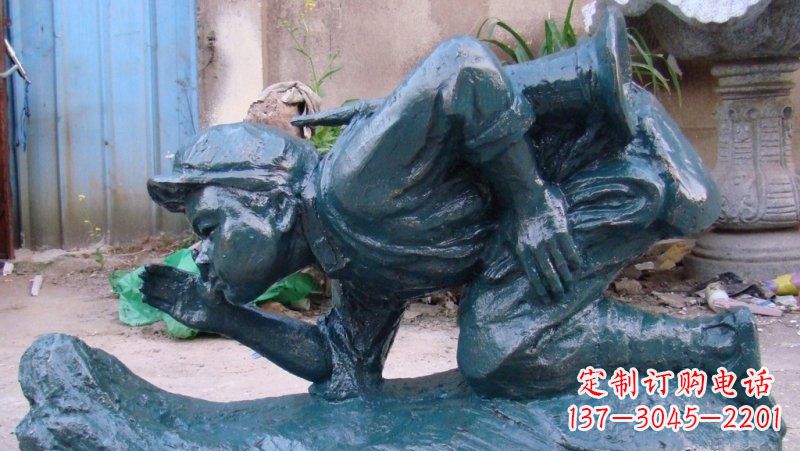 河源传统文化符号——小红军冲锋号雕塑