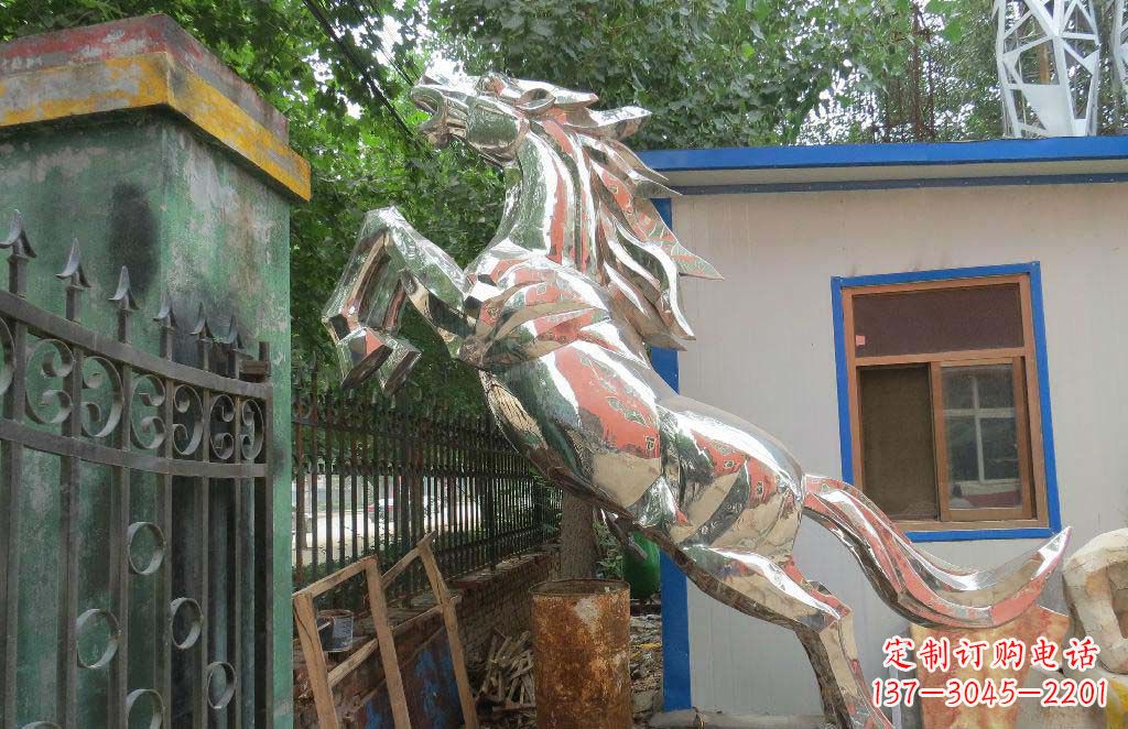 河源优雅凌厉的不锈钢奔跑马雕塑