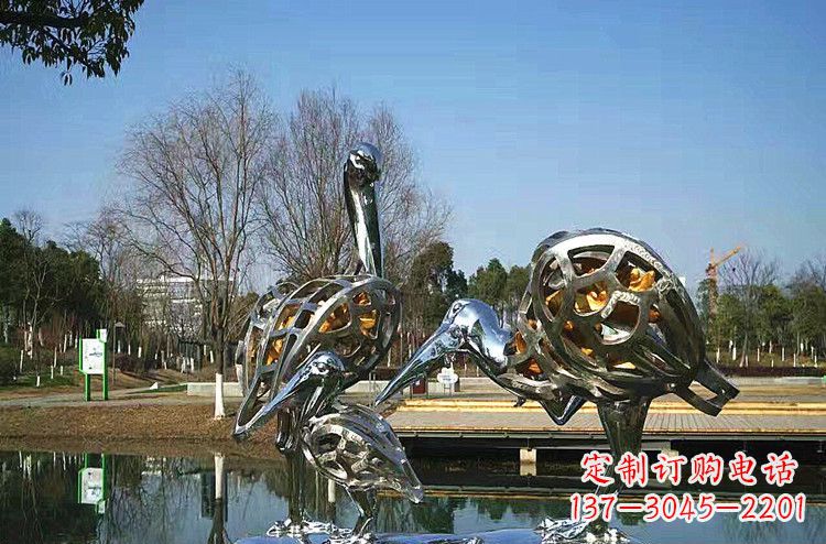 河源手工制作的可爱丹顶鹤雕塑