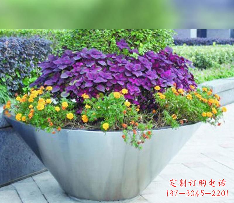 河源中领雕塑精致无比的花盆雕塑