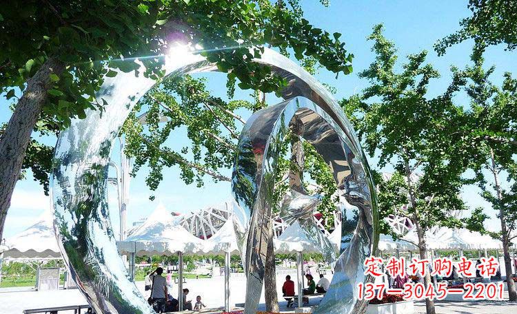 河源高端实木不锈钢镀层圆环雕塑