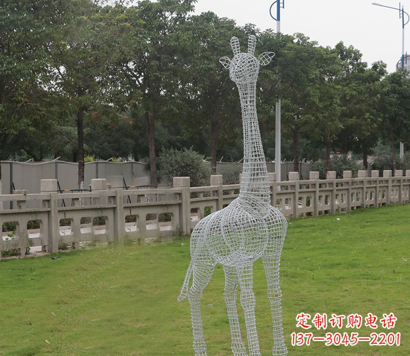 河源浪漫活力·不锈钢镂空长颈鹿雕塑