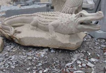 河源鳄鱼黄沙岩动物石雕精致装饰您的家