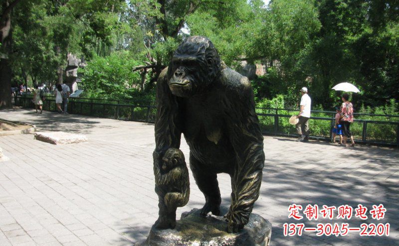 河源象征力量的猩猩铜雕