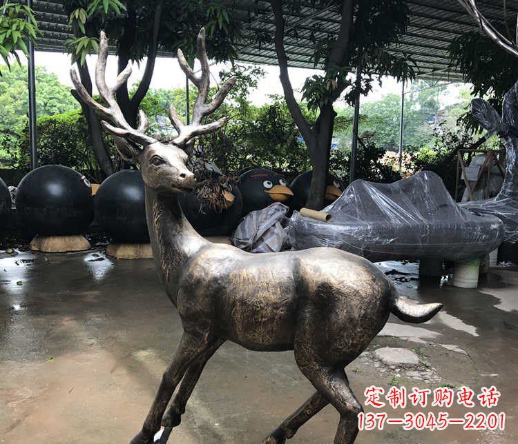 河源静谧的梅花鹿铜雕