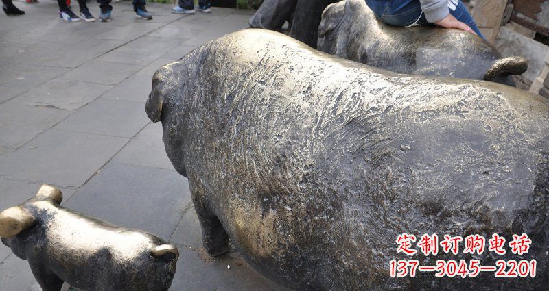 河源公园母子猪动物铜雕