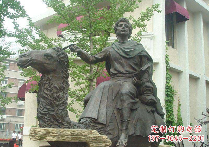 河源优雅而古老的骆驼雕塑