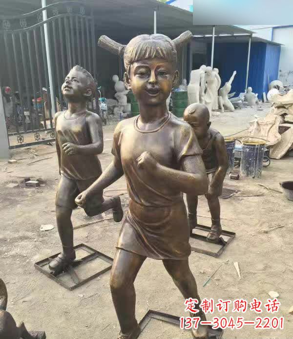 河源铜雕童年小狗陪伴儿童奔跑的时光