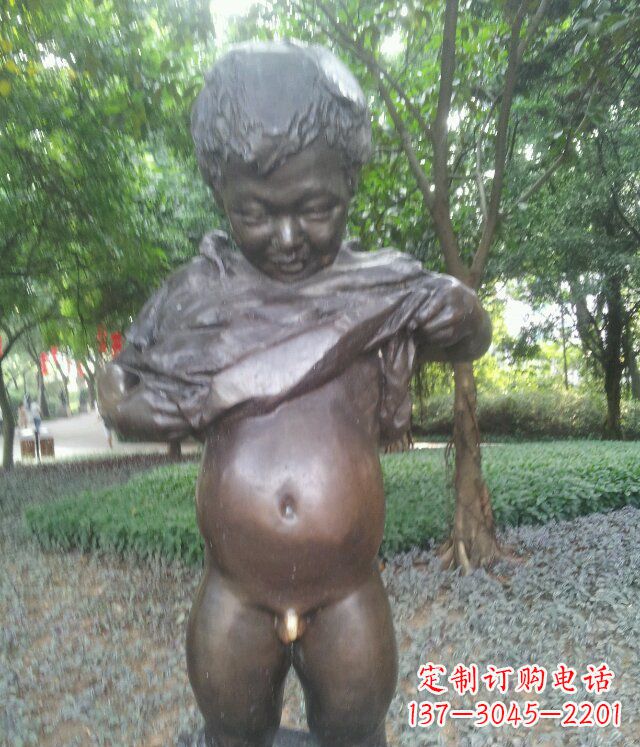 河源萌动活泼的男孩铜雕塑