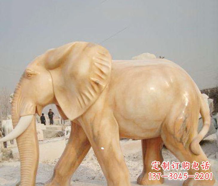 河源公园晚霞红大象雕塑