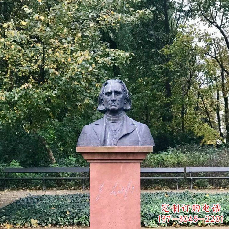 河源钢琴音乐家肖邦的经典雕塑