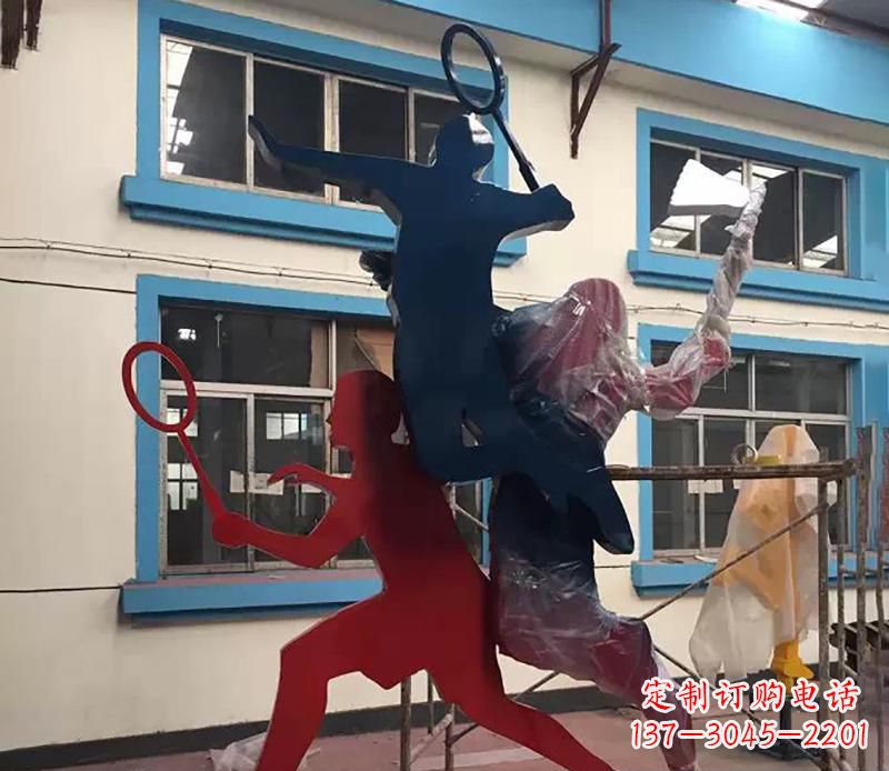 河源广场不锈钢打羽毛球雕塑2