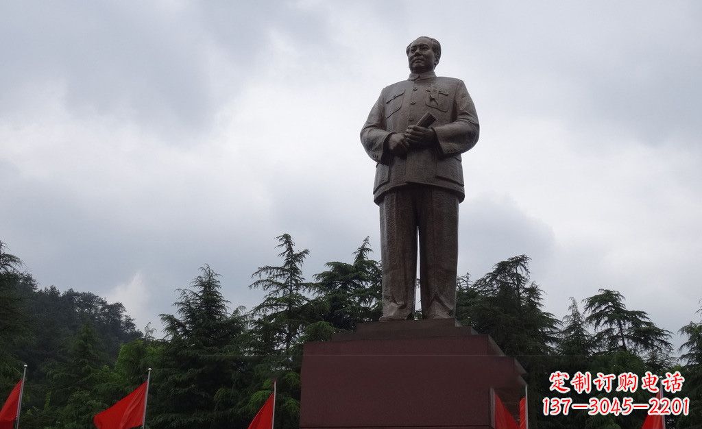 河源广场伟人毛泽东铜雕