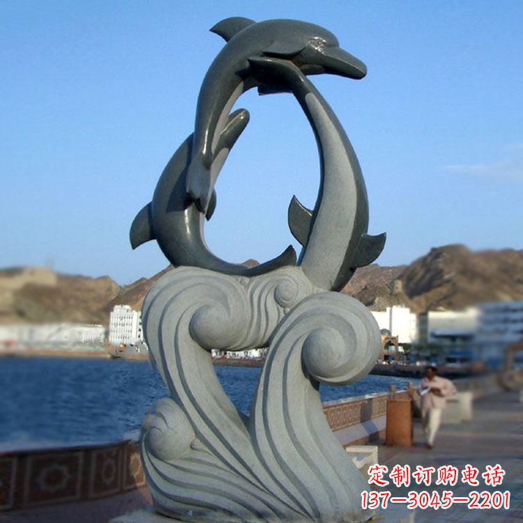 河源欣赏海豚石雕塑的美丽