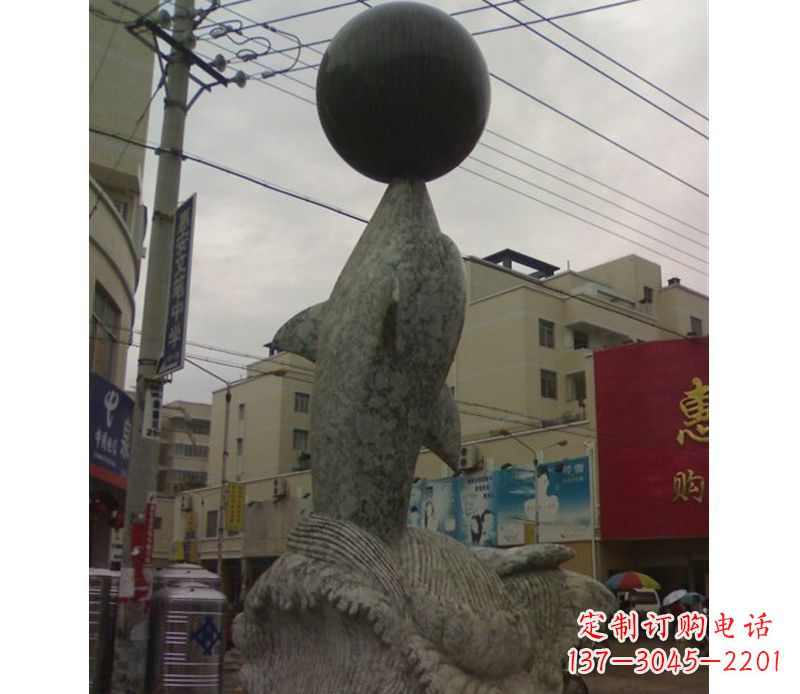 河源海豚戏球石雕