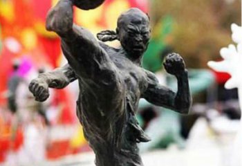 河源足球雕塑：展现无限自由