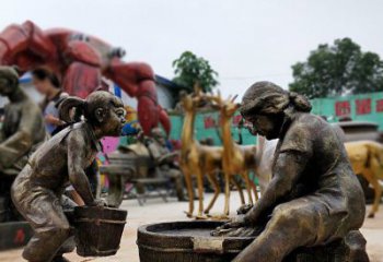 河源注重传统的母爱——广场铜雕母亲洗衣服小品雕塑
