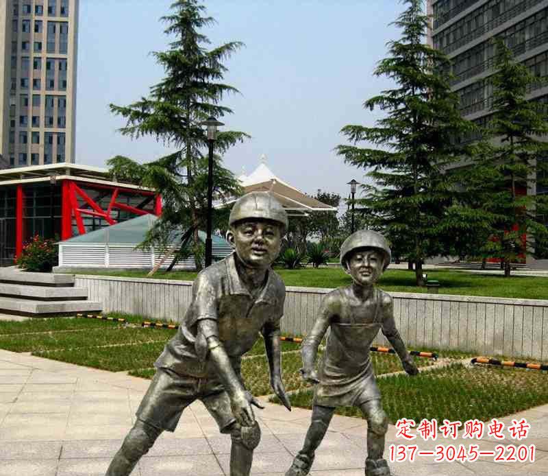 河源滑旱冰男孩铜雕,精细而引人入胜