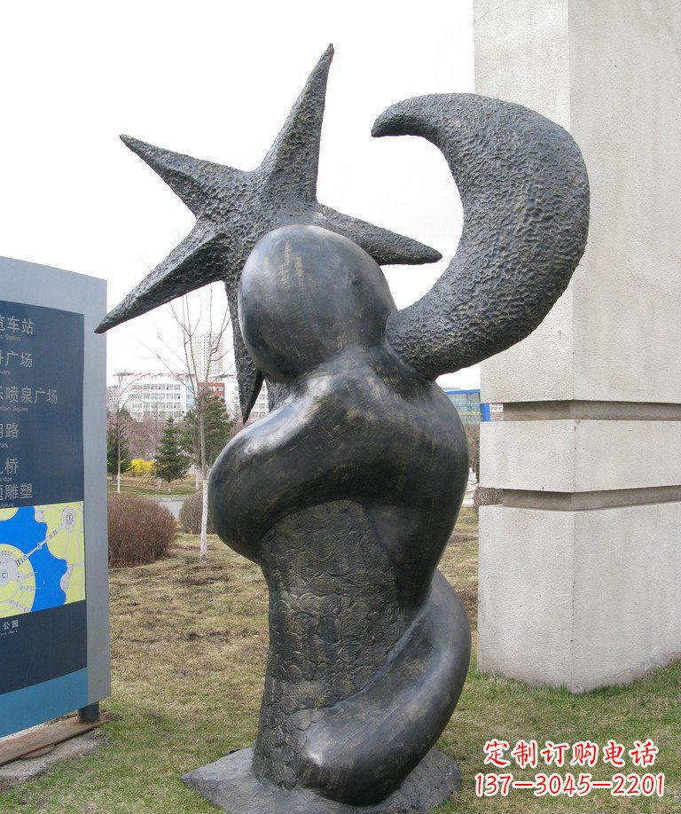 河源街边星星月亮景观铜雕是由中国领雕塑定制的…