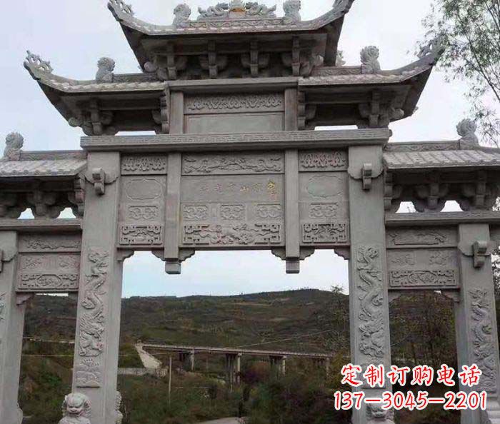 河源地标性的三门石雕牌坊