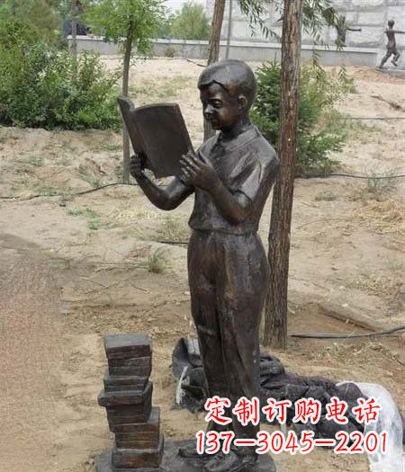河源中领雕塑尊贵细腻的男孩铜雕
