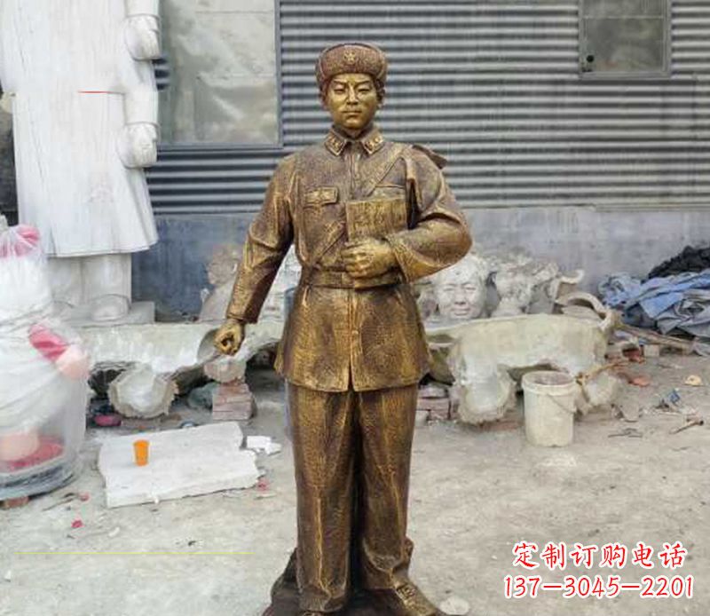 河源传承爱国精神,让雷锋雕塑永久守护家园