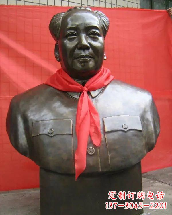 河源毛主席铜雕像，见证历史的瞬间
