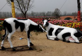 河源室外仿真动物雕塑-奶牛，为您打造精美细腻的艺术品