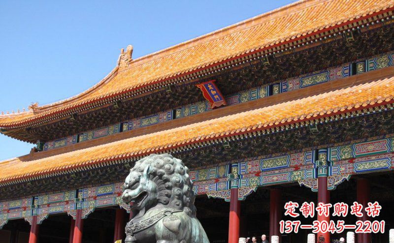 河源寺庙门口青铜狮子雕塑
