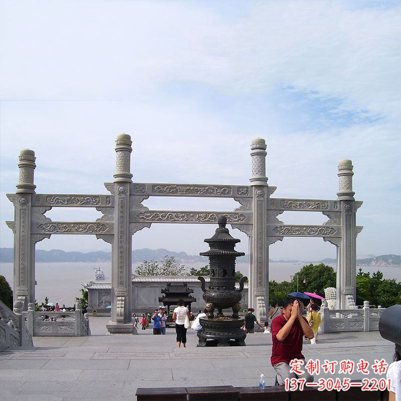 河源寺院冲天式石雕牌坊
