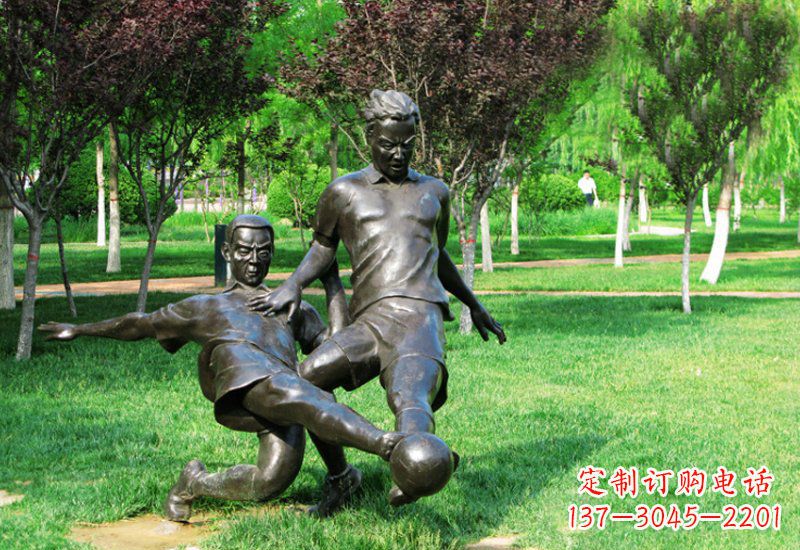 河源踢足球的人物铜雕222