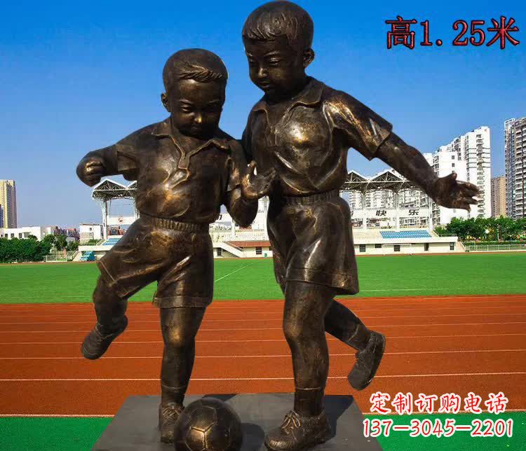 河源踢足球儿童铜雕1