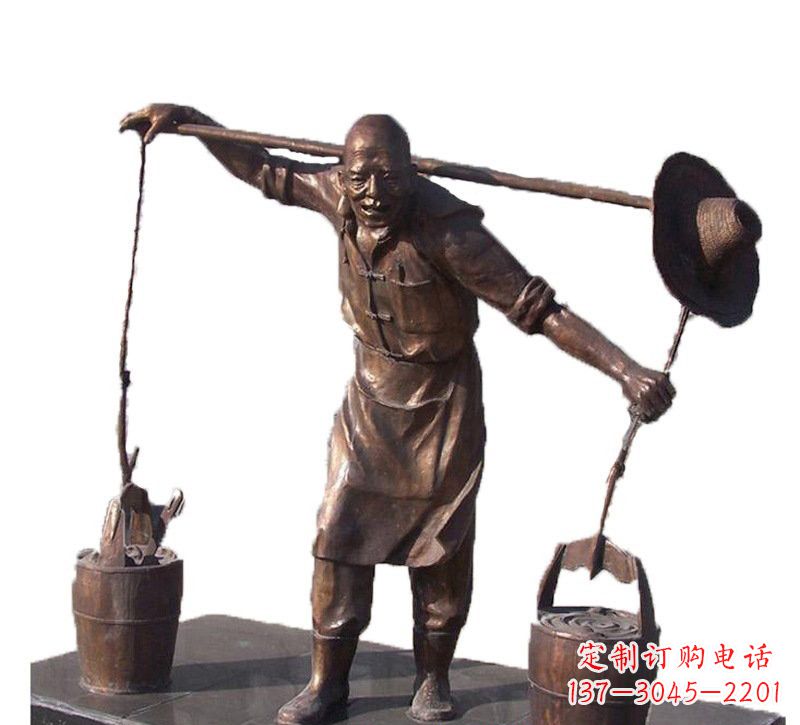 河源挑扁担的老人铜雕