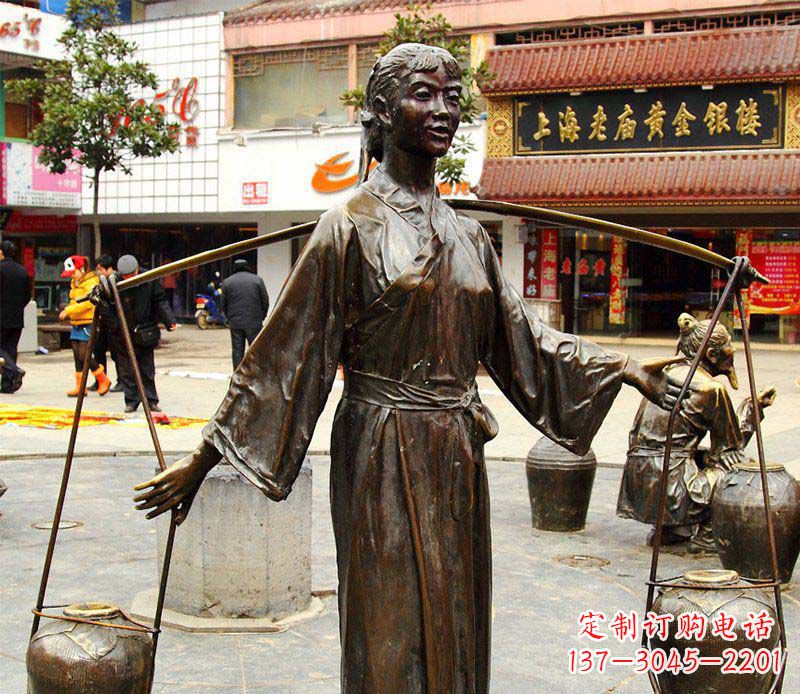 河源挑着罐子的古代女人铜雕