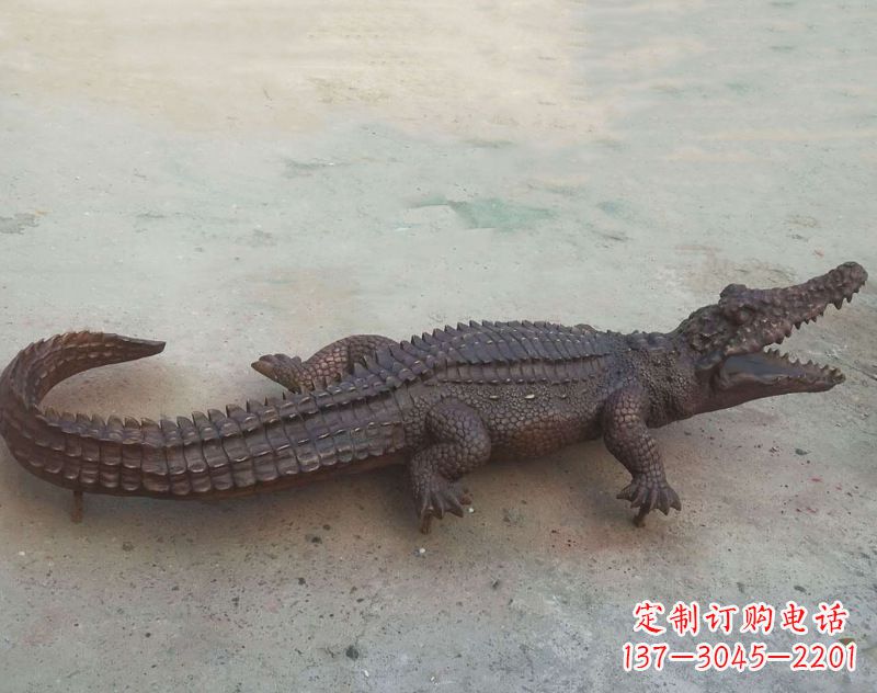 河源铜雕鳄鱼,铸铜园林仿真动物雕塑