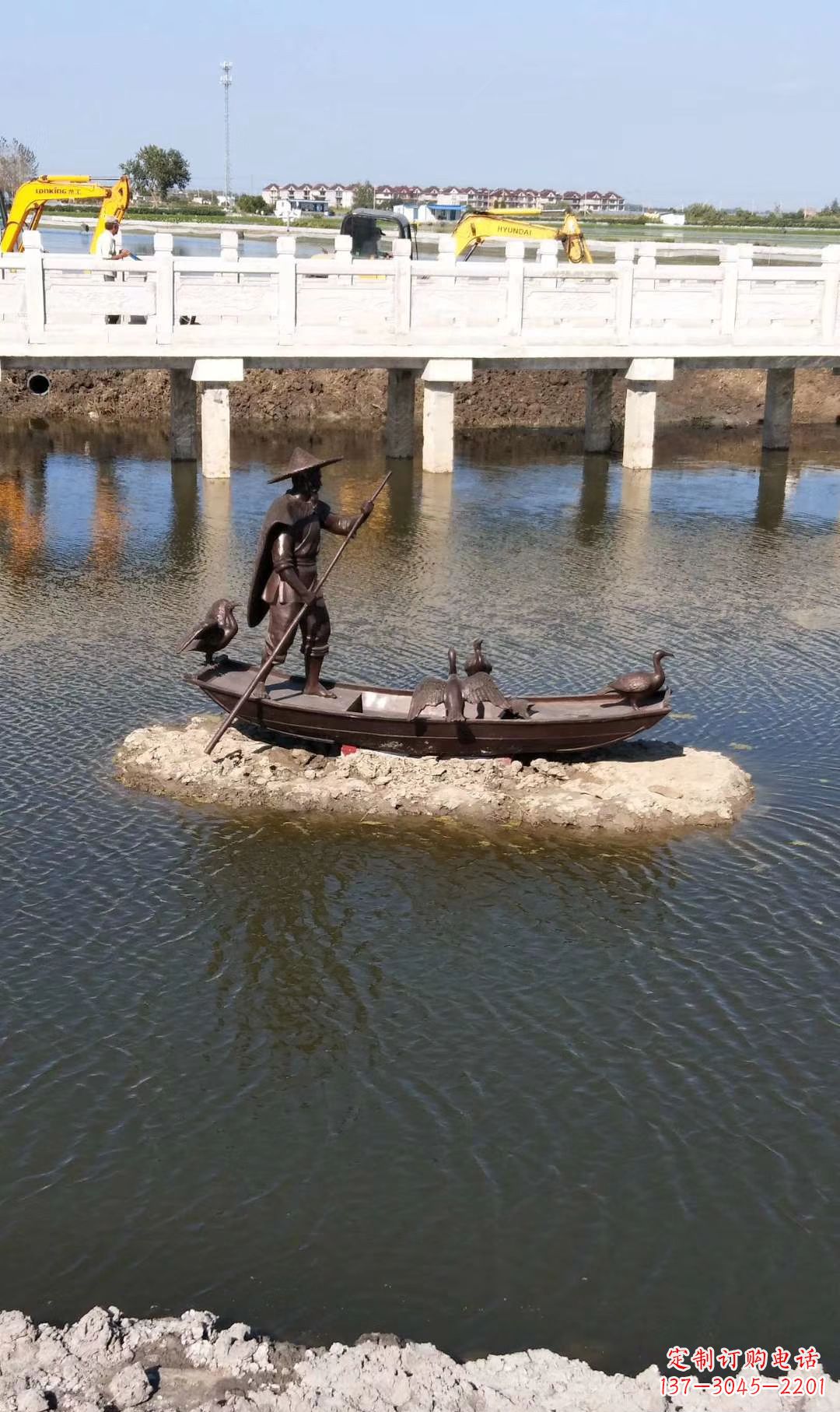 河源铜雕渔夫撑船打鱼雕塑 湖边景观雕塑