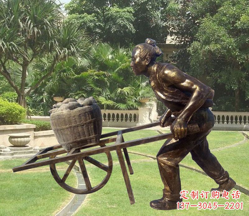 河源推独轮车的古人铜雕
