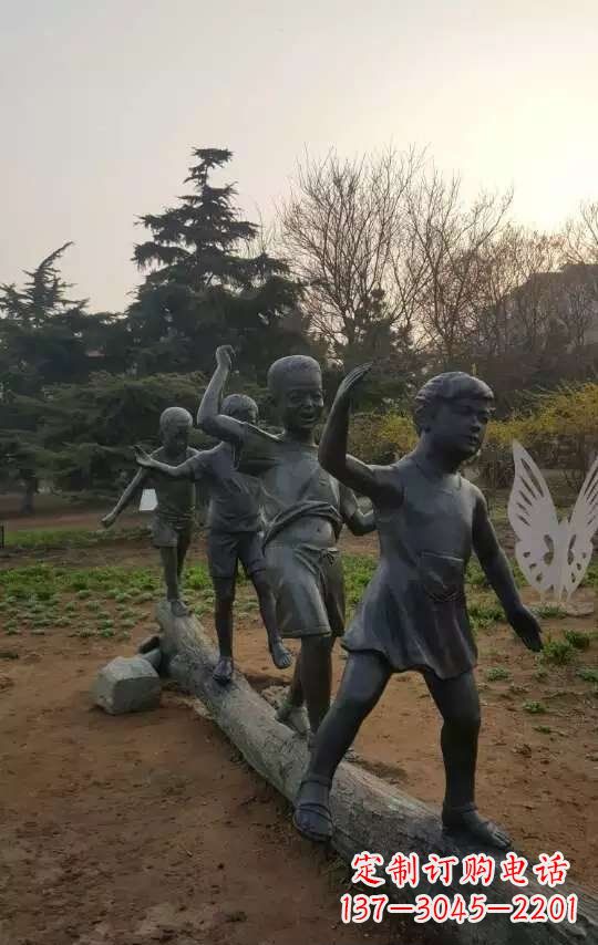 河源玩走独木桥儿童铜雕