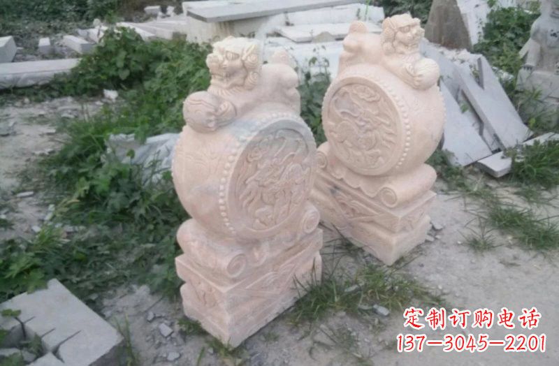 河源晚霞红狮子门墩石雕