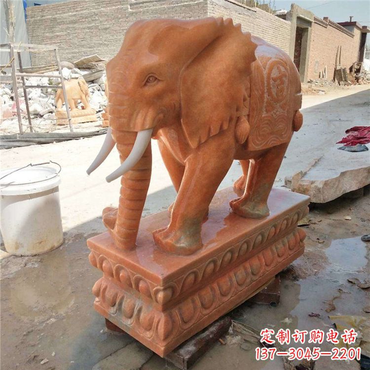 河源晚霞红石雕大象