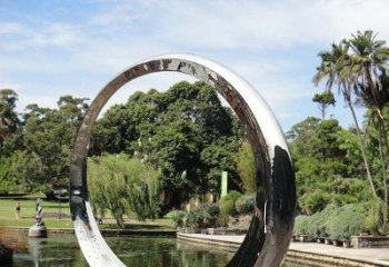 河源水景不锈钢镜面圆环雕塑