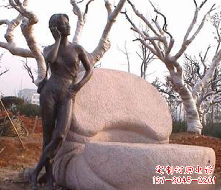 河源现代女人打电话铜雕