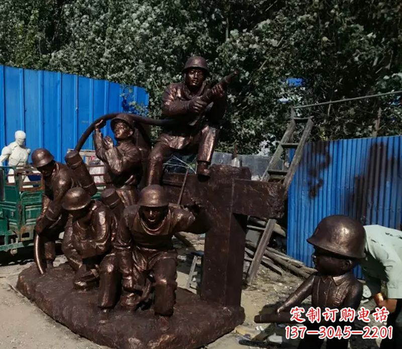 河源消防员灭火景观雕塑