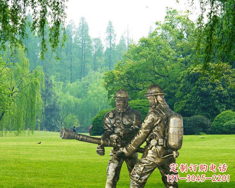 河源消防员灭火铜雕