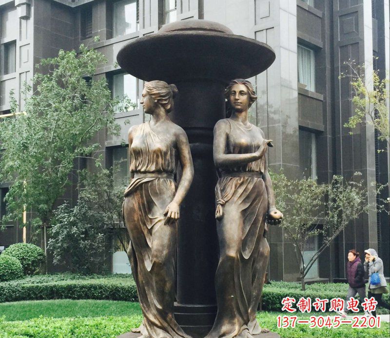河源小区西方女人人物铜雕