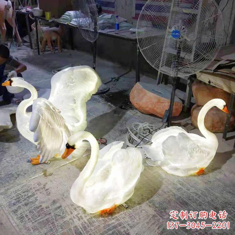 河源小区园林草坪发光天鹅景观雕塑摆件