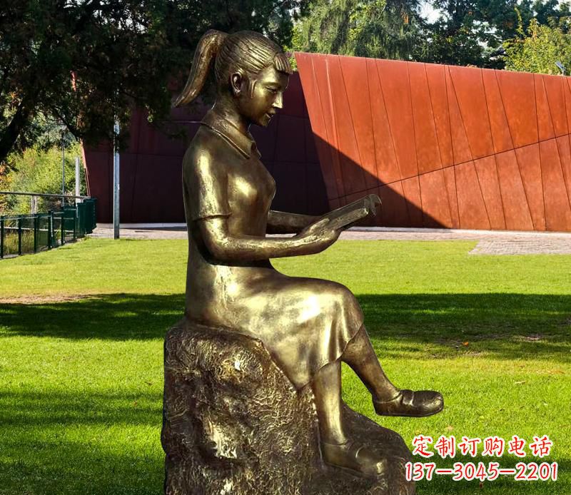 河源校园看书的女孩铜雕