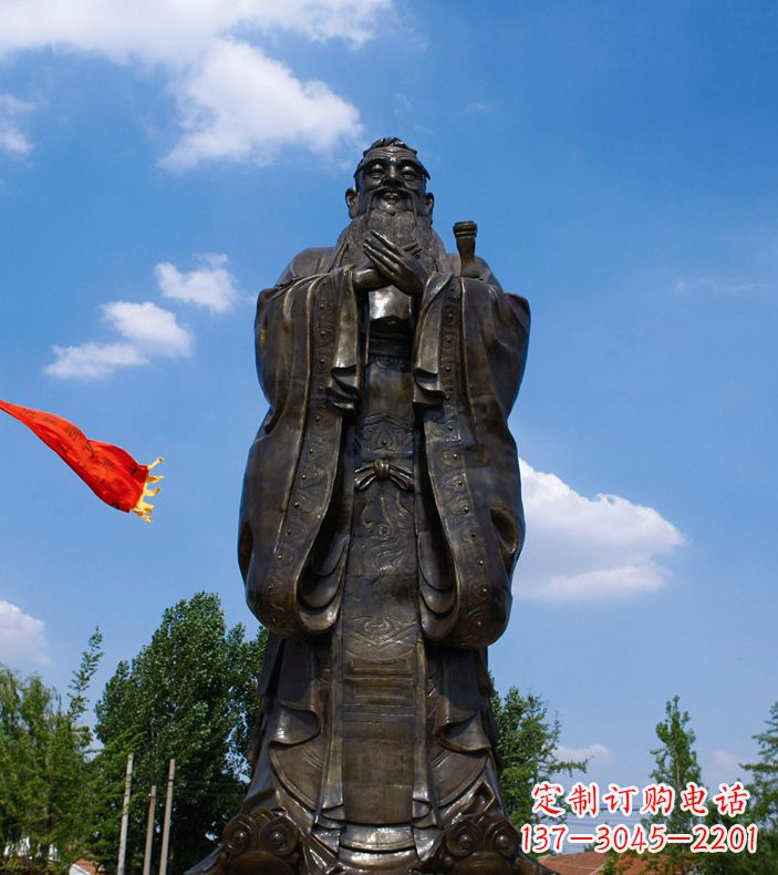 河源校园里的孔子雕像