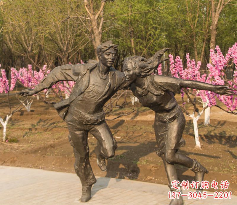 河源游玩的情侣铜雕